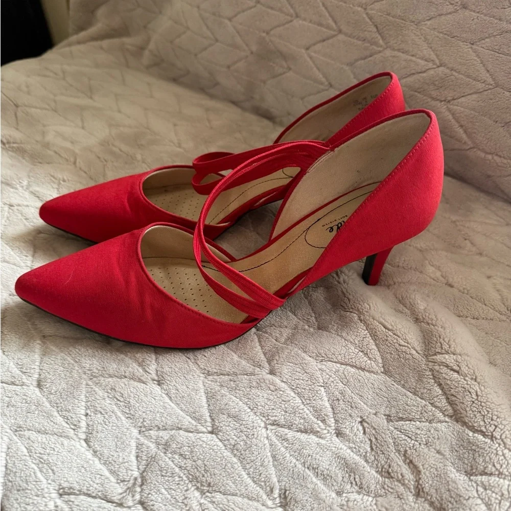 Life Stride Red Pointed-Toe Strappy Pumps - Picture 3 of 6